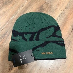 Arc'teryx Forest Green and Black Knit Beanie